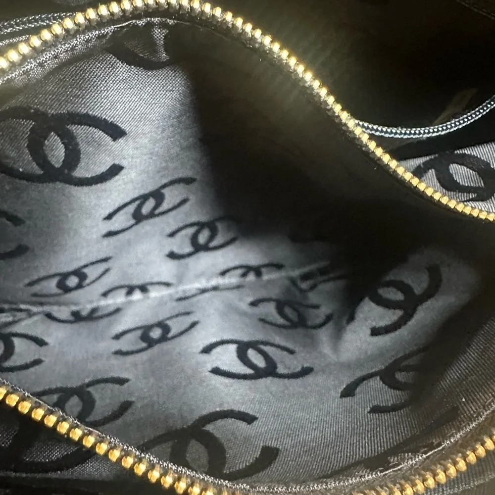CHANEL CHEVRON lambskin shoulder/handbag - Picture 7 of 14